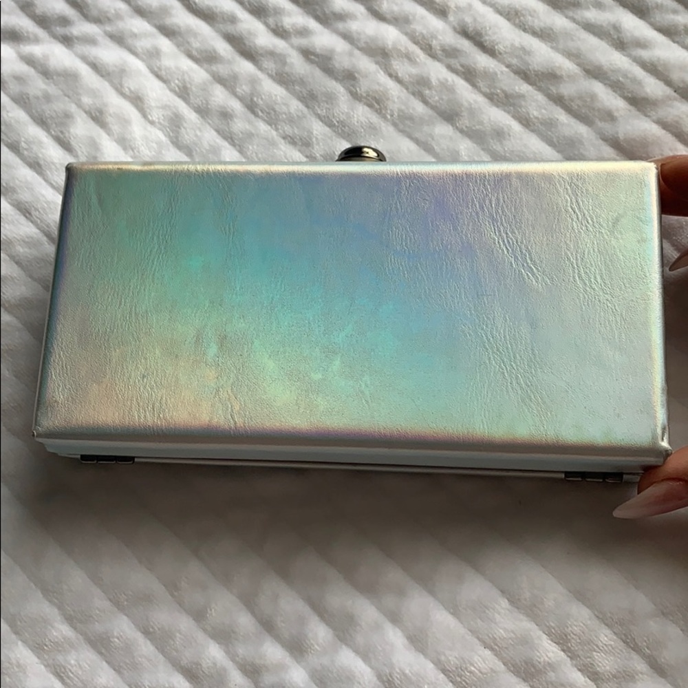 Gray clutch